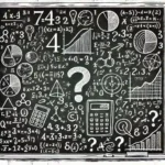 pizarra con operaciones matemáticas